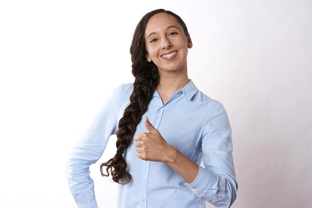 Modern Ofis Ortamında Profesyonel İş Görüşmesi Yapılıyor